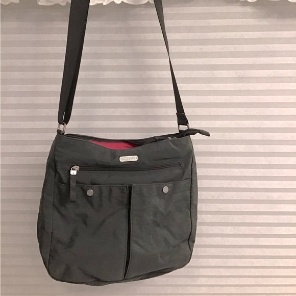 Baggallini multi pocket adjustable crossbody. - Picture 2 of 7